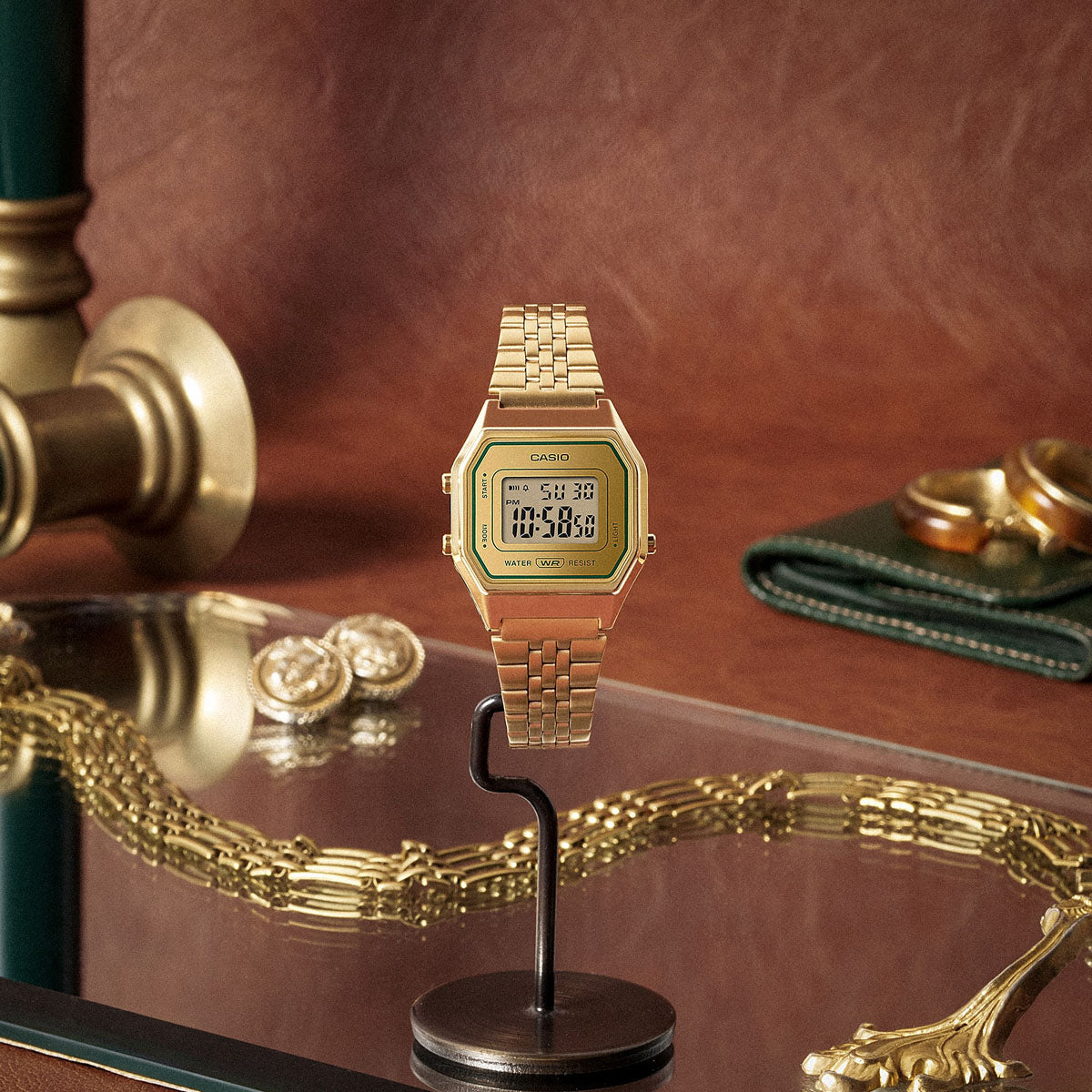 Women's Watch CASIO VINTAGE Mod. ICONIC - GOLD