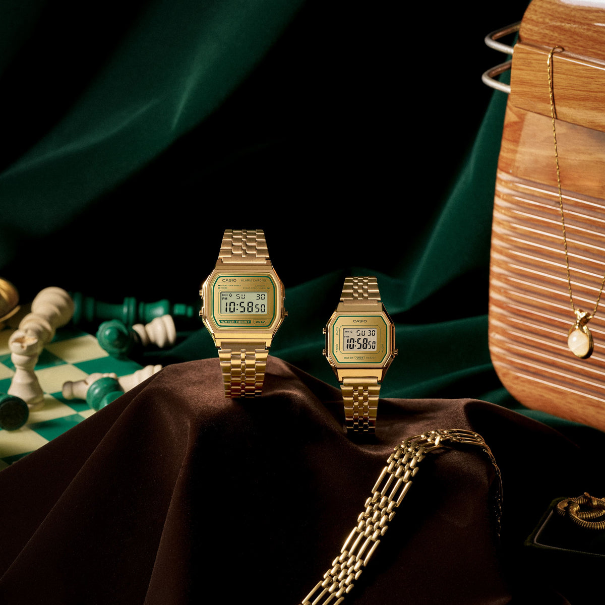 Women's Watch CASIO VINTAGE Mod. ICONIC - GOLD